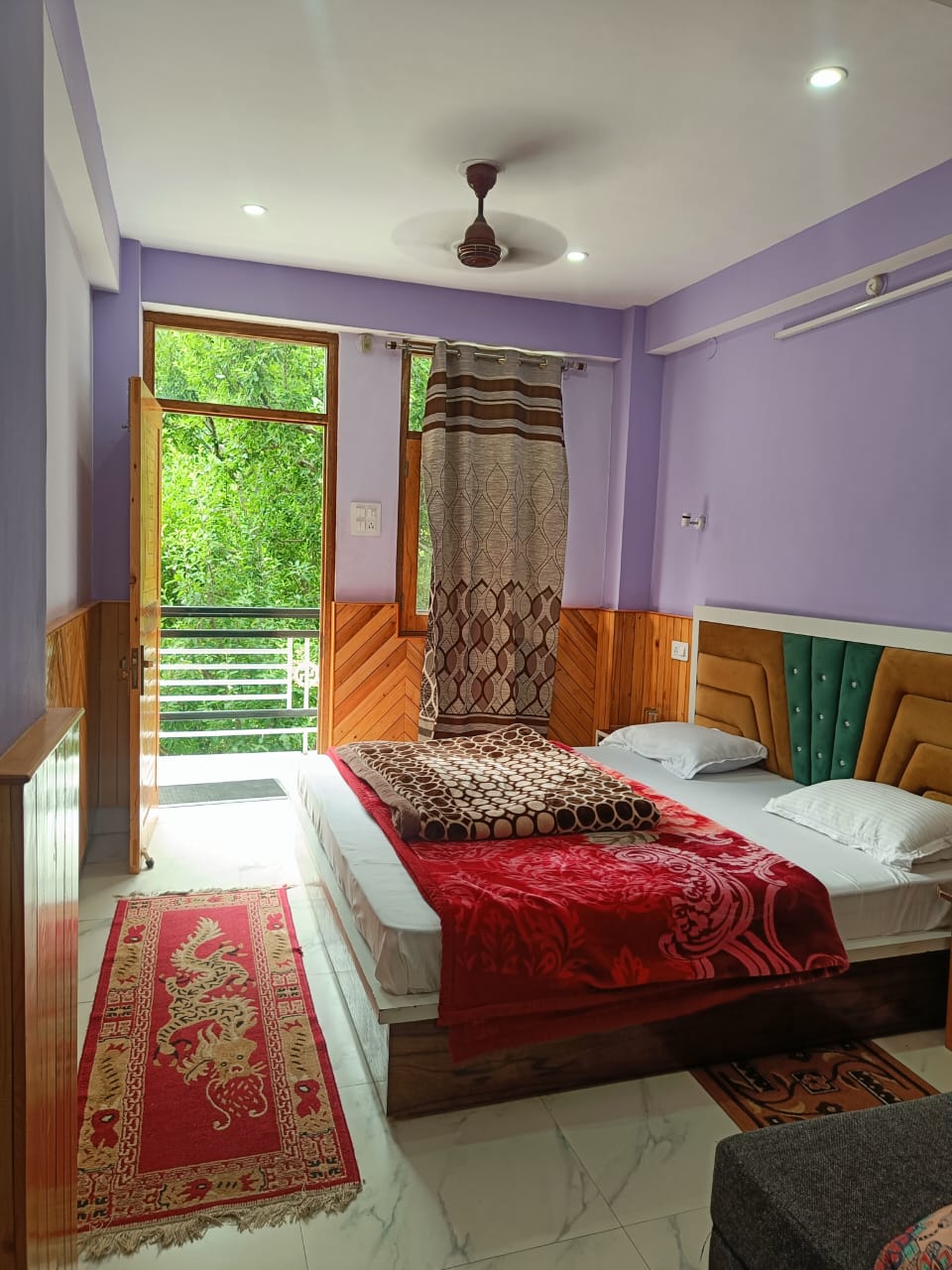 Double Mountain Room (Balcony / Scenic View)