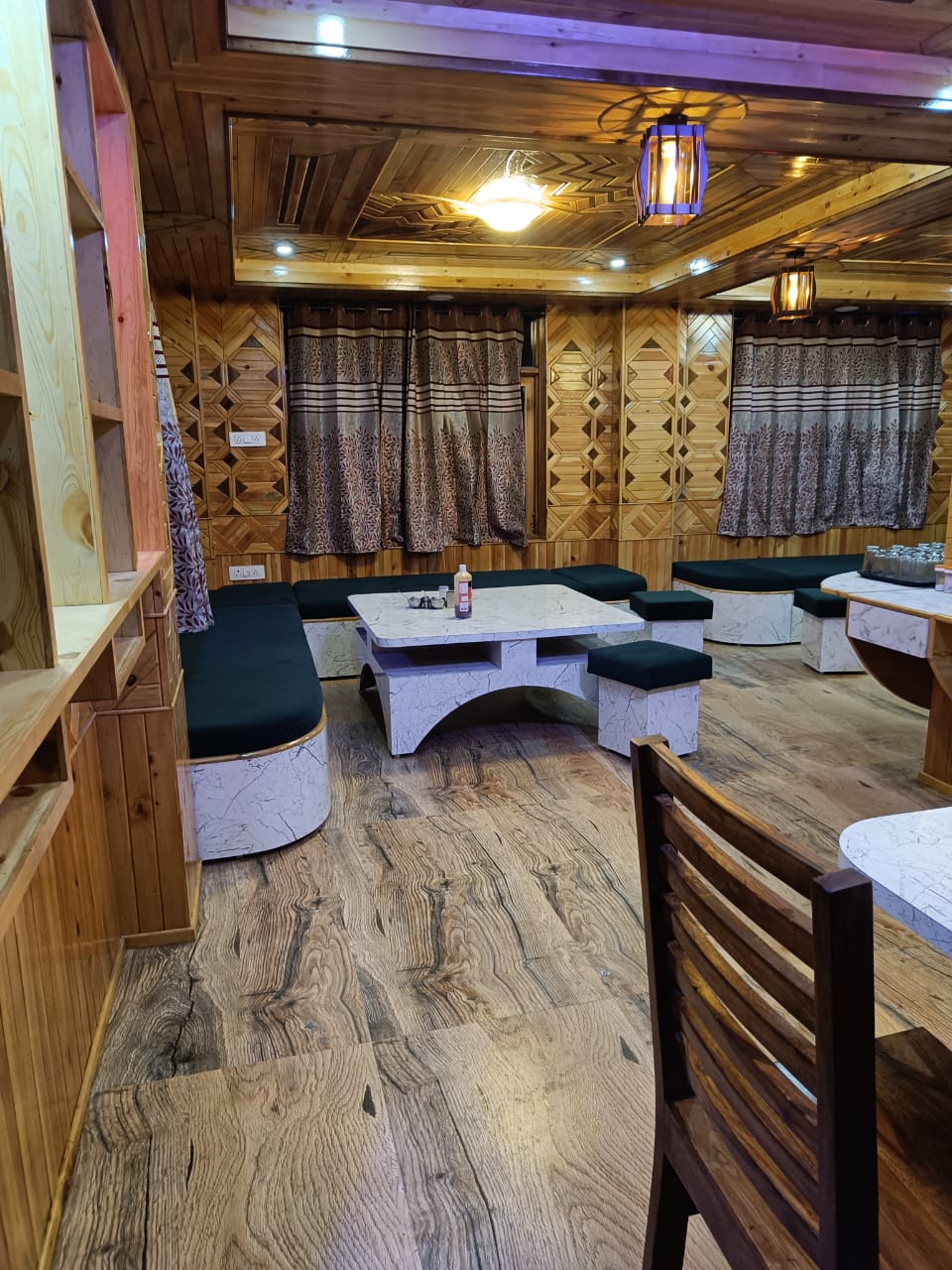 Cozy traditional dining lounge and seating
